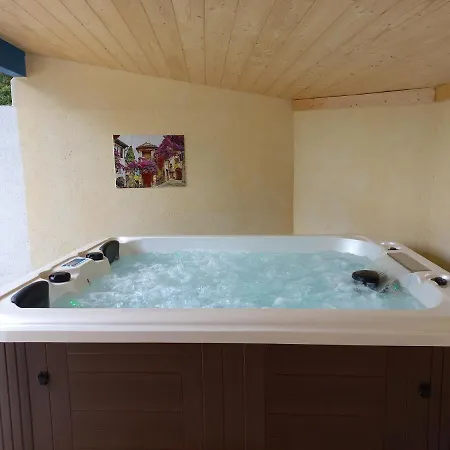De Plos Piscine بيت للعطل أندوز