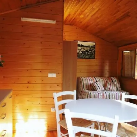 De Plos Piscine بيت للعطل أندوز